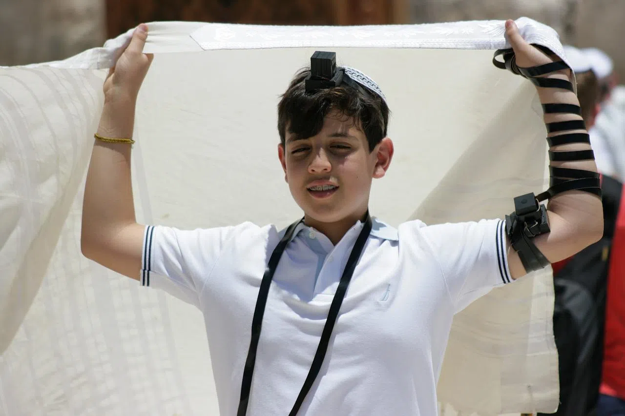 What is Bar Mitzvah Definition & its Meaning?